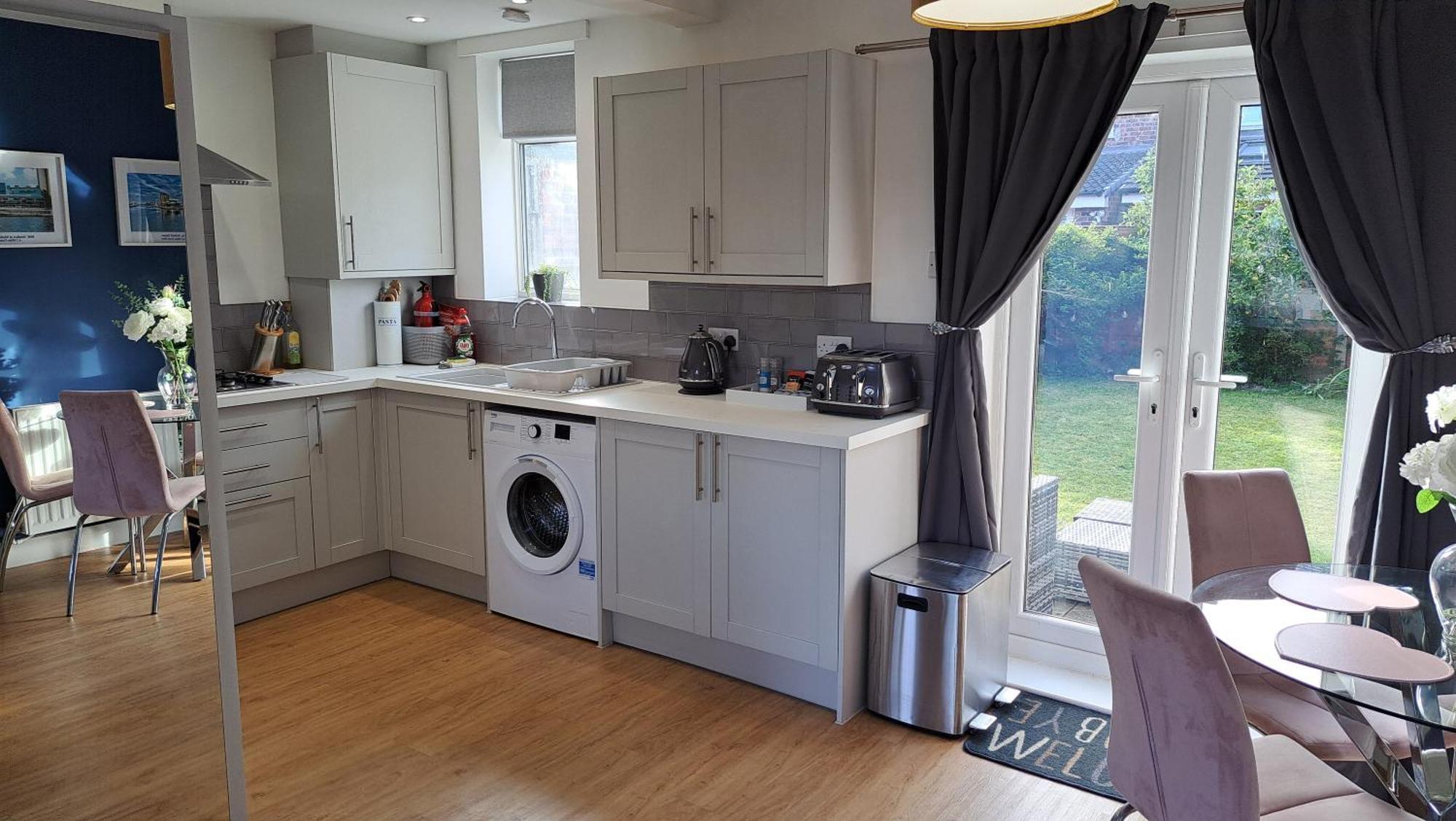 The Heart - Cosy 3 Bedroom House With Double Driveway And Garden In 曼彻斯特 外观 照片